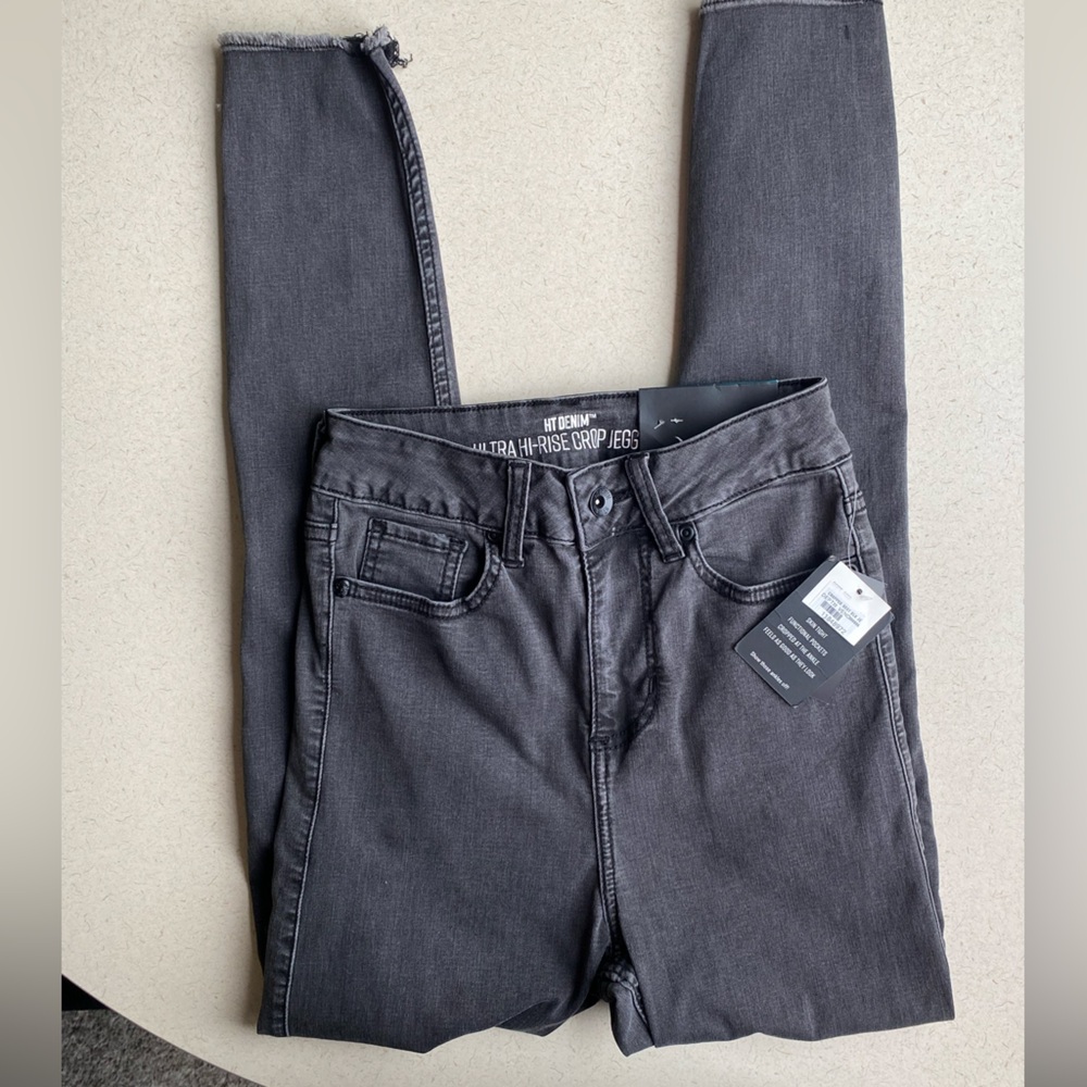 New Hot Topic Cropped Ultra Hi Rise Crop women’s Jeans or Jeggings size 1